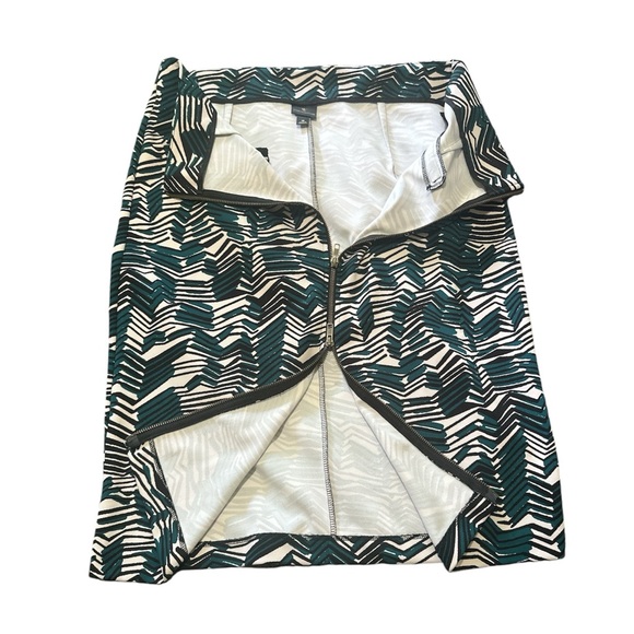 Worthington || Tropical Zipper Pull Pencil Skirt - Picture 3 of 8